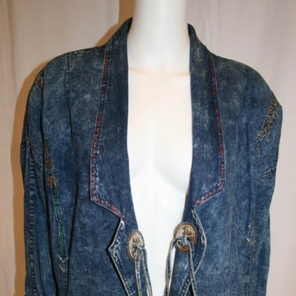 Rare Vintage 1980’s Denim Jacket with Conchos! - Picture 2 of 8